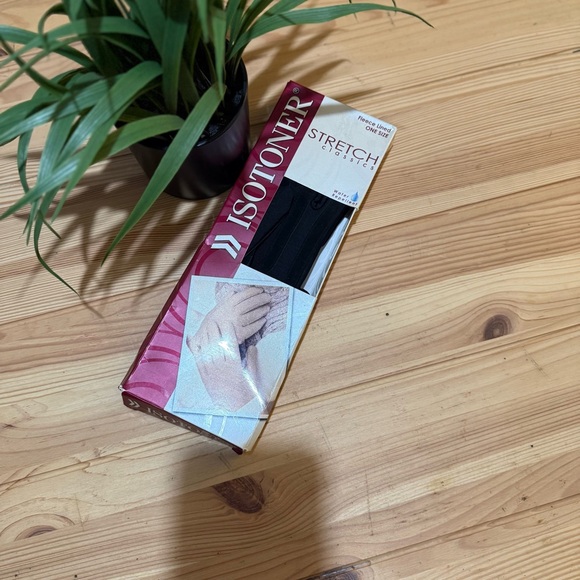 Isotoner Black Women’s Water Repellent Gloves - Picture 5 of 8